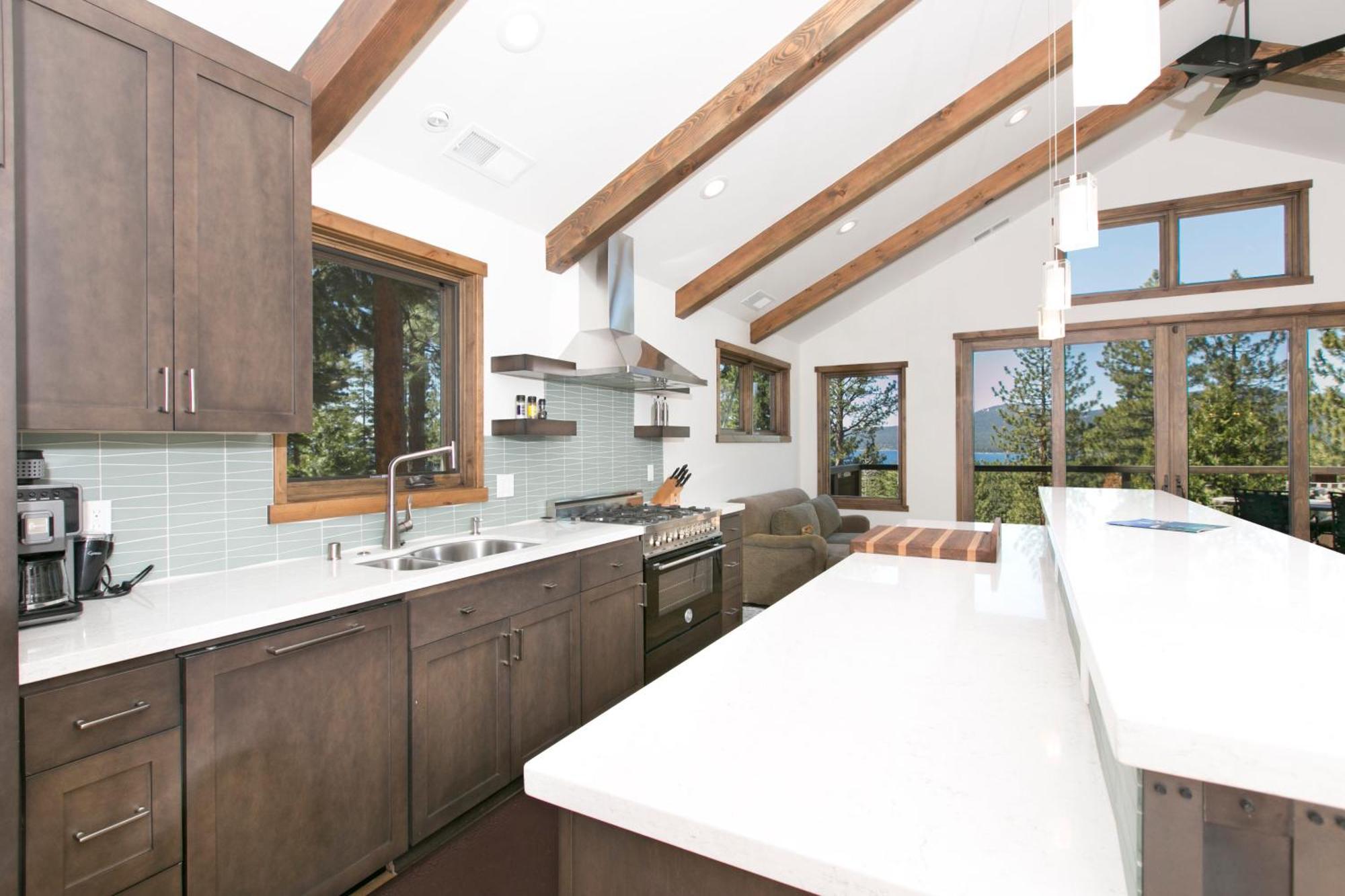 Beaver Lake View By Tahoe Getaways - Pet Friendly 3 Bedroom With Hot Tub, Wood Fireplace & Close To Skiing Kings Beach Esterno foto